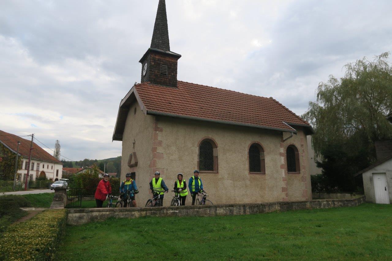 Le groupe devant la petite église de Raves le 19 octobre