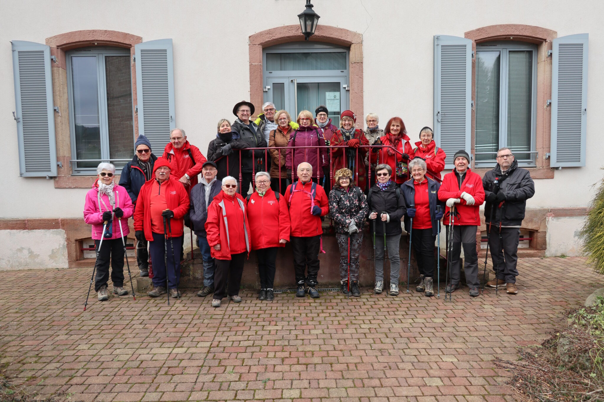 Photo de groupe au départ de la marche à la Bourgonce le 9 février 2025