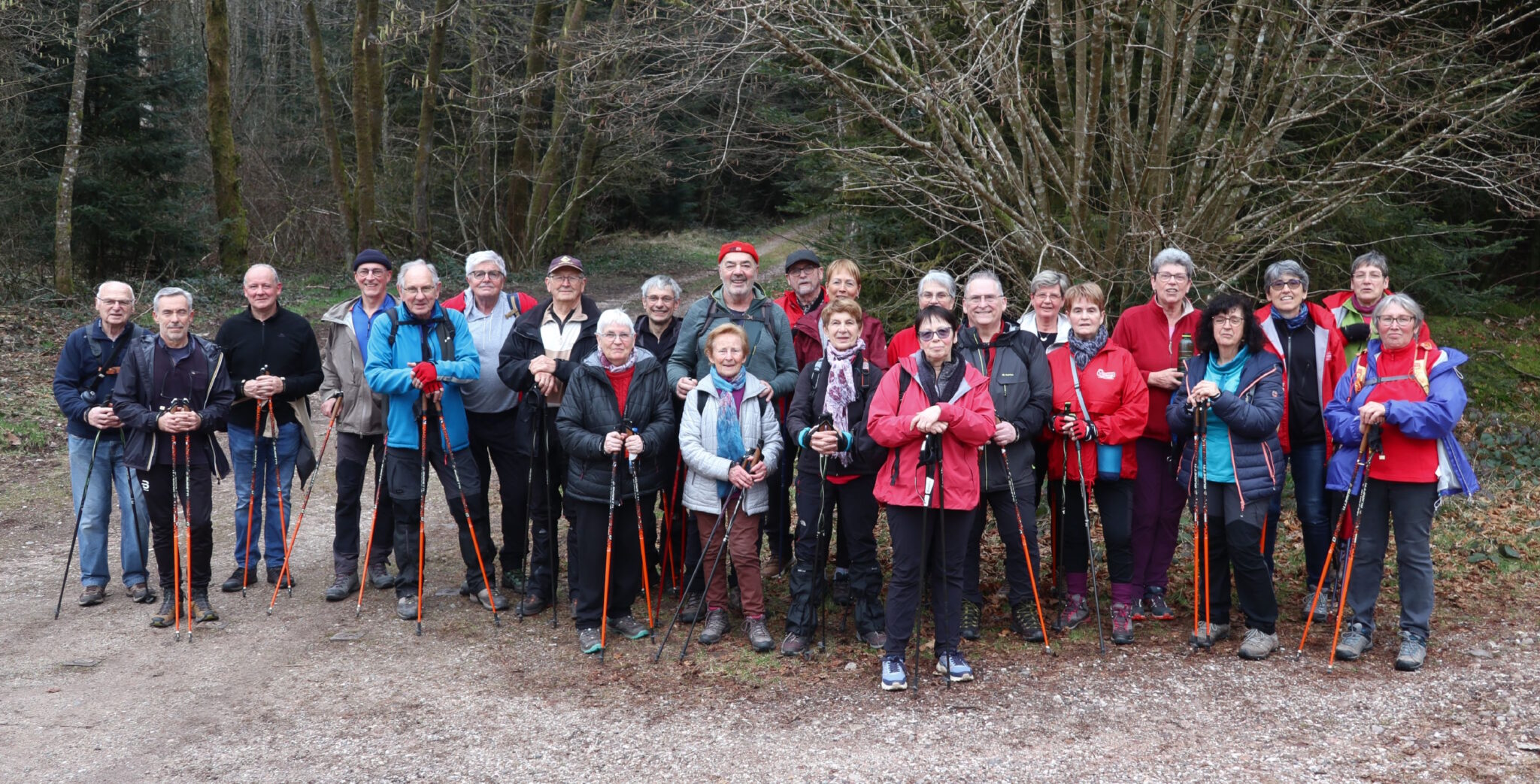 Photo de groupe de la marche nordique du 24 février aux Feignes